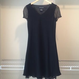 Flutter sleeve black dress